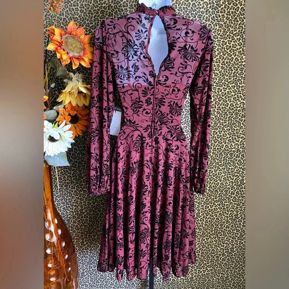 🦋B2G1🦋UNIQUE VINTAGE Burgundy Mesh and Black Floral Velvet Swing Dress | XS | - Picture 8 of 12